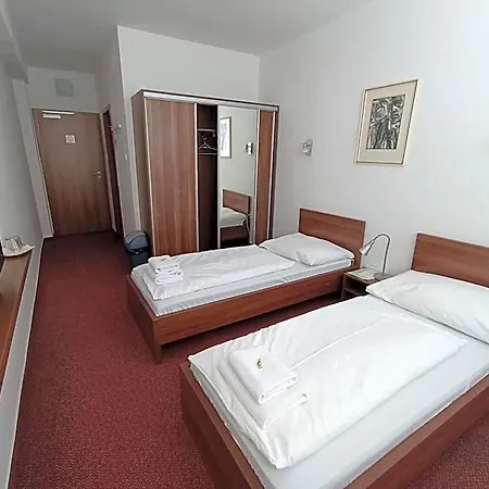 Klar 3* Lipótszentmiklós